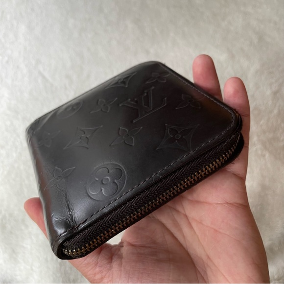 SOLD- Louis Vuitton Zippy Compact - Picture 5 of 12